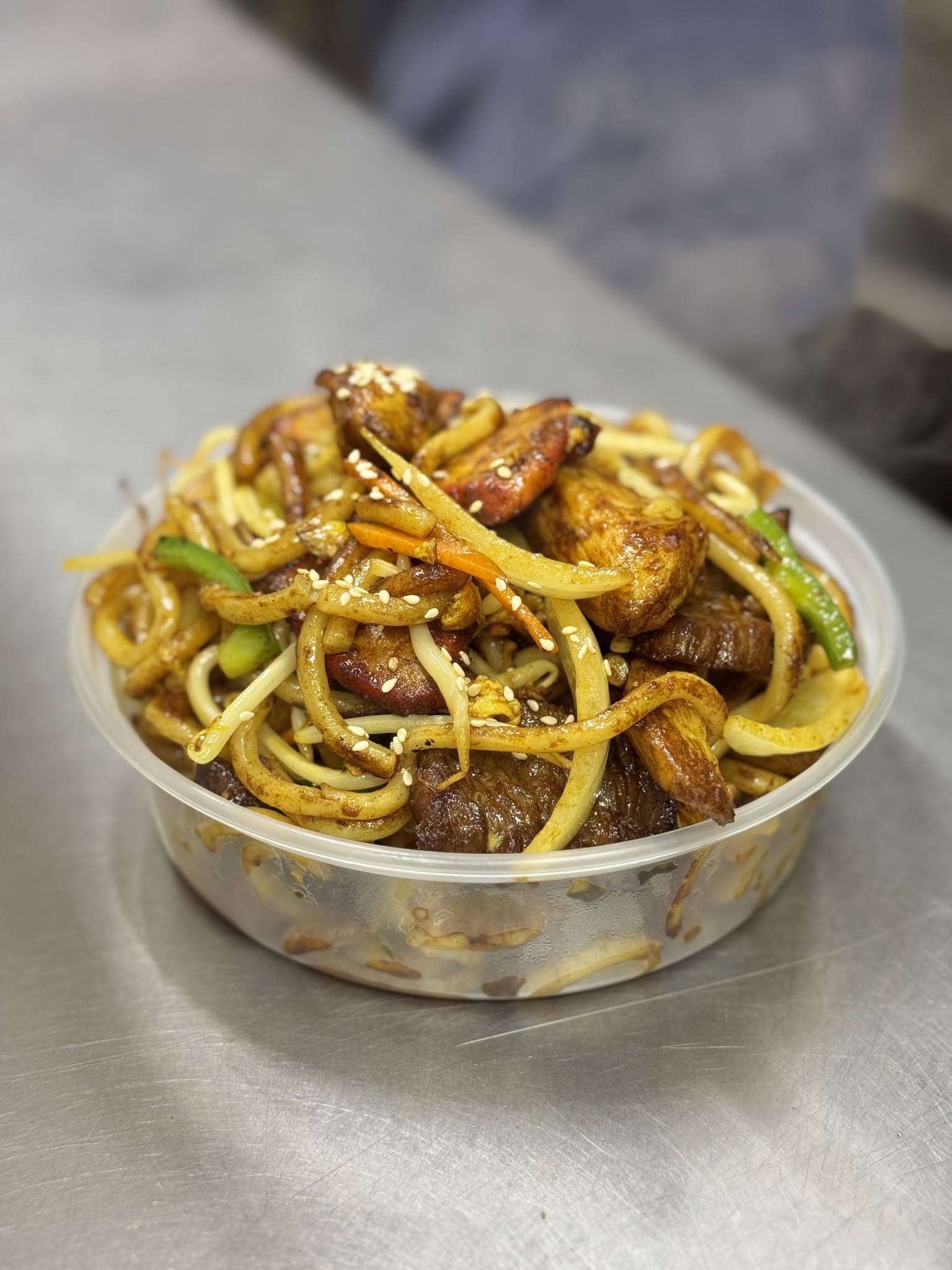 Udon noodles with mixed meat and vegetables